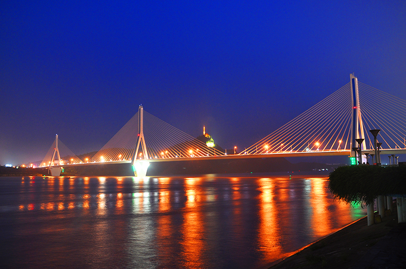 夷陵長江大(da)橋